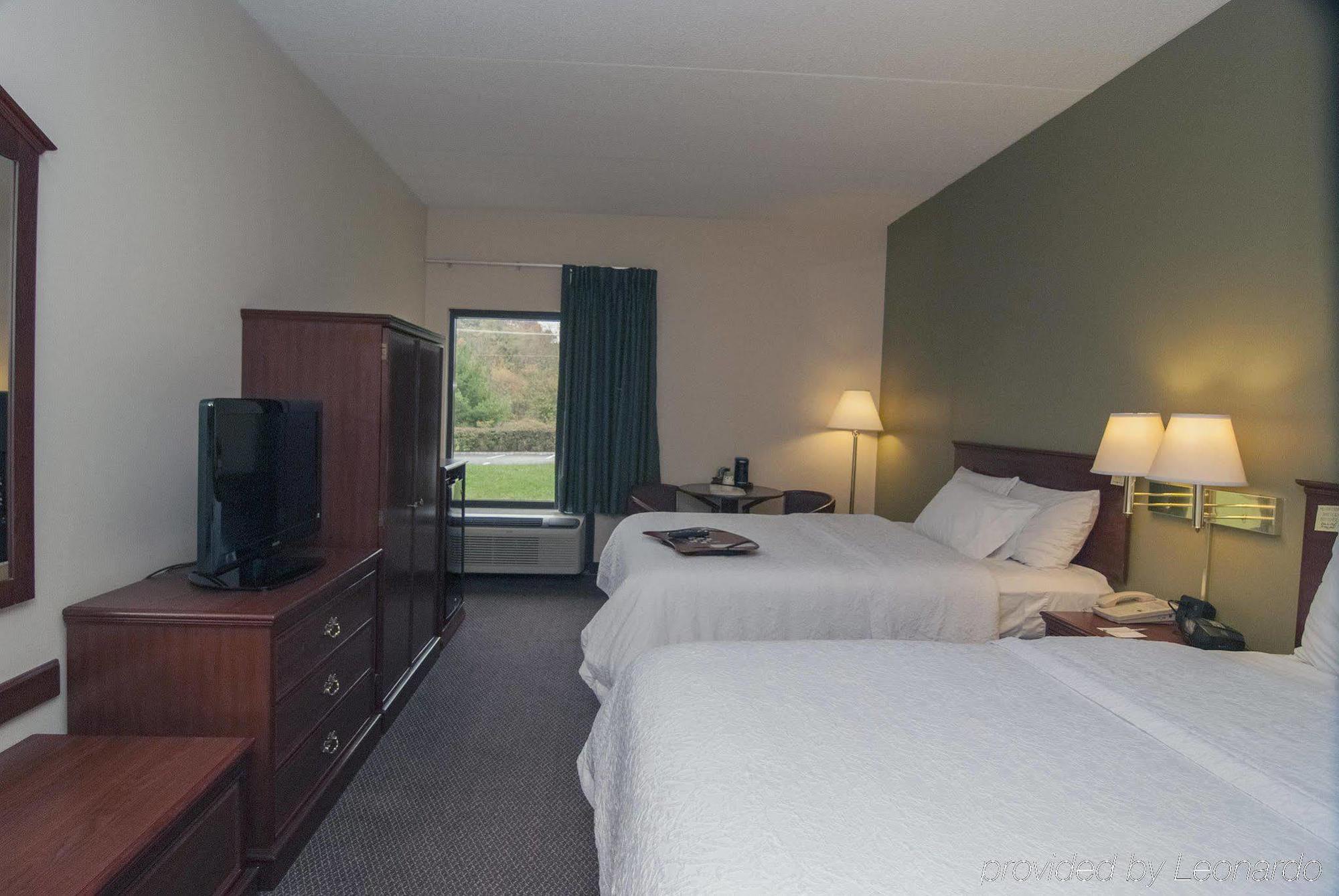 Hampton Inn Флемингтон Экстерьер фото