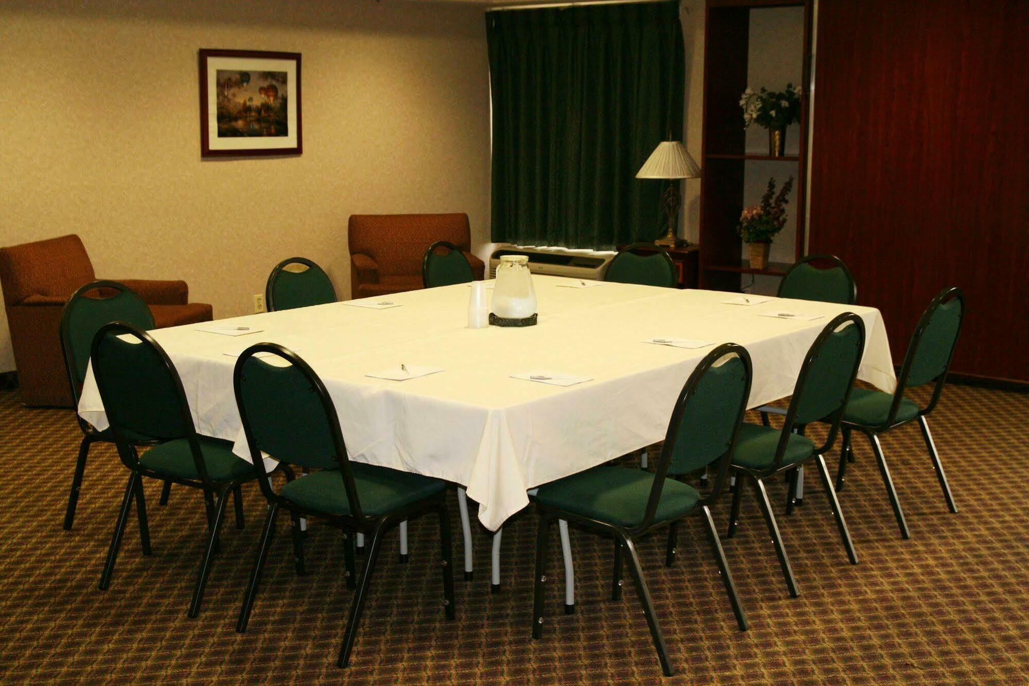 Hampton Inn Флемингтон Удобства фото